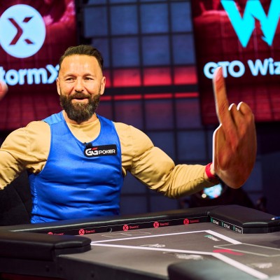 巨搞笑！丹牛百倍奉还「中指哥」大胜单挑赛Daniel Negreanu